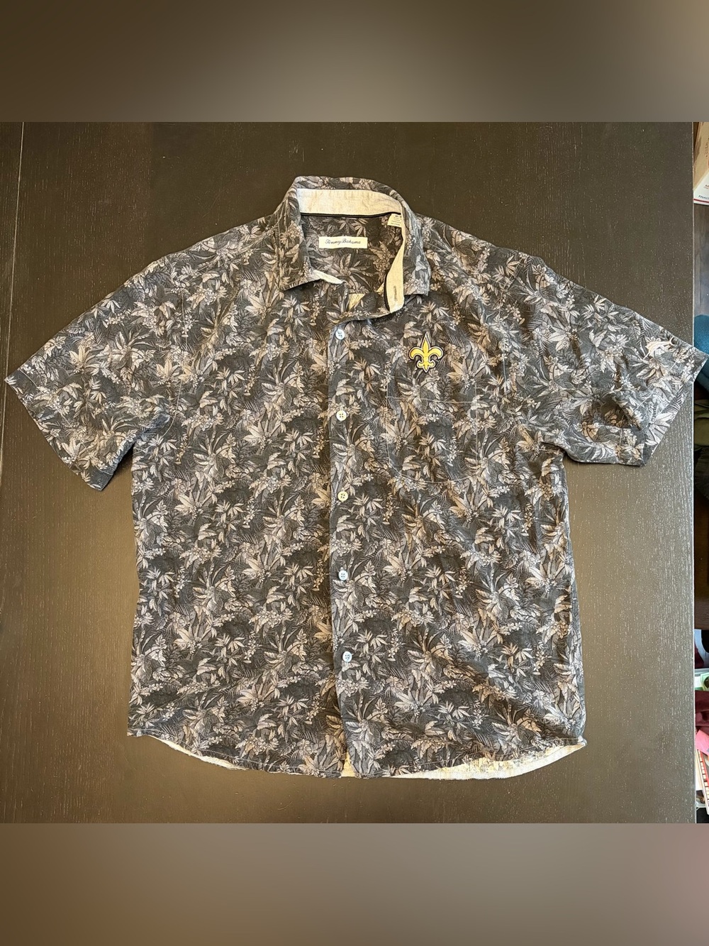 Tommy Bahama New Orleans Saints Men’s Medium Silk Button Down Shirt